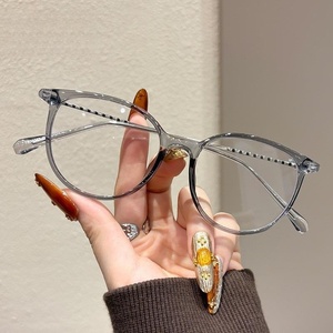 Les nouvelles lunettes plates rétro haut de gamme TR30377 avec monture noire unie et anti-lumière bleue sont disponibles avec différents degrés. - Product Image 2