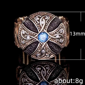 Anello Decorativo da Uomo Vintage Punk con Croce e Fiore - Product Image 3