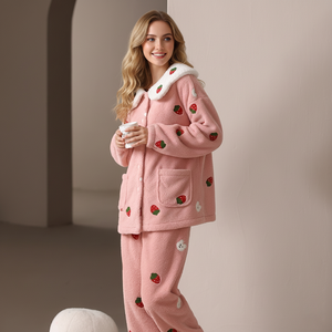 Produttore lungo in <span class=keywords><strong>pile</strong></span> di poliestere caldo termico fragola grazia Casual Plus Size <span class=keywords><strong>pigiama</strong></span> da donna personalizzato per l'autunno e l'inverno - Product Image 1