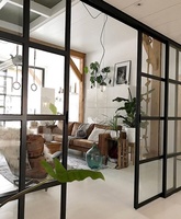 Puerta Batiente de Acero con Arco, Acero al Carbono de Alta Gama, Ventanas con Diseño Gráfico, Puertas Francesas con Marco Delgado de Vidrio, Resistentes al Agua, Ideales para Hoteles