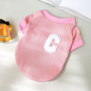 Camisa de punto tipo gofre para mascotas con diseño de letra C amarilla para gatos y perros, para usar en verano y otoño - Product Image 4