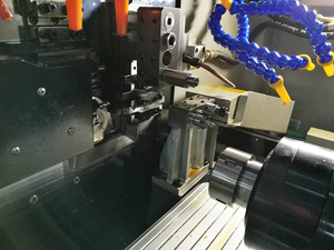 Tamaño pequeño en fábrica <span class=keywords><strong>Precio</strong></span> bajo Cnc Cabezal deslizante Torno Y eje Torneado y fresado máquina de baja potencia del motor - Product Image 3