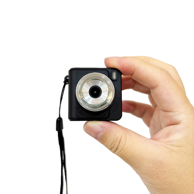 New Popular Small Metal Button Retro Vintage Photo Camera 2K Mini Digital Camcorder with Keychain and Flashlight