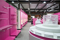 Boutique de cosmétiques au détail personnalisée décoration intérieure idées de design maquillage boutique comptoir étagères support magasin meubles