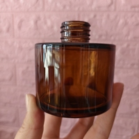 Bouteille en verre de diffuseur d'arôme de roseau en ambre clair de luxe vide de 100ml et boîte personnalisée avec couvercles en aluminium