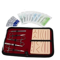 Kit de formation professionnel réutilisable pour la suture et la pose d'agrafes cutanées, destiné aux étudiants en médecine pour la simulation et la pratique des compétences cliniques