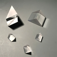 Verre à prisme triangulaire en quartz à angle droit personnalisable OEM de 45 degrés pour l'utilisation d'équipement optique à réflexion externe