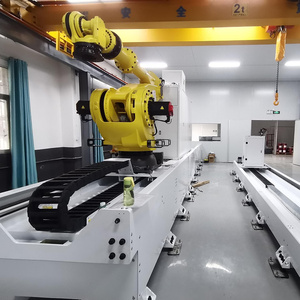 Rail linéaire robotisé à 7 axes de longueur personnalisée - Boîte de vitesses motorisée contrôlée par PLC - Solution non standard pour applications multi-auto de longueur personnalisée - Product Image 1