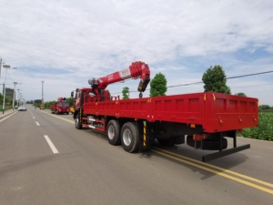 <span class=keywords><strong>Grue</strong></span> à flèche de 5 sections Dongfeng 6x4 12 tonnes montée sur camion, approvisionnement direct usine pour le levage de structures en acier - Product Image 5