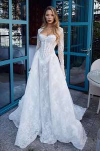 Vestido de Novia Ruolai HL707 Corte en A con Mangas Largas Corsé de Encaje Talle Vasco y Chaqueta <span class=keywords><strong>Bolero</strong></span> de Encaje - Product Image 2