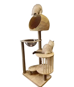 Tiragraffi Classico in Legno per Gatti con Design Floreale, Stile Villa con Altalene e Mensole a Parete - Imballaggio Ecologico in Cartone - Product Image 1