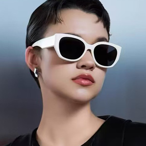 2025 New Korean-style Large-frame Full Frame Cat-eye <b>Sunglasses</b> Vintage Fashion Elegant Unisex Polarized Traveling <b>Sunglasses</b> - Product Image 5