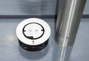 Bollard en acier inoxydable rétractable et amovible haute sécurité, protection IP68, réflecteur prismatique haute intensité, pivotant facilement - Product Image 3