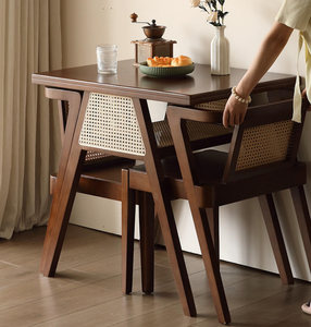 Juego de Mesa y Sillas de Comedor de Madera Maciza de Alta Gama, Mesa de Centro Cuadrada de Estilo Moderno con Asiento de Ratán, Muebles de Exterior - Product Image 1