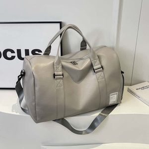 กระเป๋าเดินทางแบบสปอร์ต PU สำหรับทุกเพศ สายสะพายปรับได้ 36-55 ลิตร ปิดด้วยซิป คุณภาพสูง สีแดงเงิน - Product Image 3