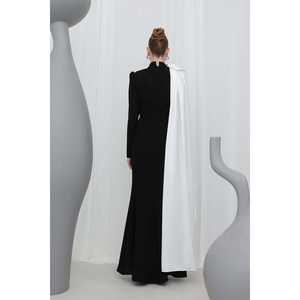 Elegante Vestido de Novia de Manga Larga con Cuello Alto y Diseño de Cremallera en la Espalda en Color Contrastante para Ocasiones Formales - Product Image 1