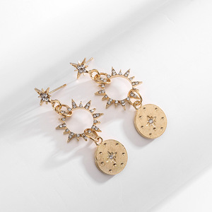 ต่างหูคริสตัลรูปดาวทรงหยดน้ำ ประดับเพชรทรงเหลี่ยมเจียระไนวิบวับ ดีไซน์เก๋สำหรับผู้หญิง เหมาะสำหรับงานปาร์ตี้ ผลิตจากโลหะผสมสังกะสี รุ่น 2026 - Product Image 6