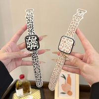 Bracelet en silicone souple sportif gravé Upro Leopard pour Apple Watch, pour femmes, 38, 40, 41, 42, 44, 45, 49 mm, bracelet embossé