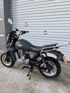 <span class=keywords><strong>Moto</strong></span> de rue de <span class=keywords><strong>petite</strong></span> <span class=keywords><strong>taille</strong></span> <span class=keywords><strong>125cc</strong></span> : monocylindre, qualité fiable, conduite puissante et confortable - Product Image 4