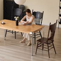 Chaise de salle à manger de style français vintage en bois massif, avec dossier sculpté artistique, design rétro européen pour usage domestique