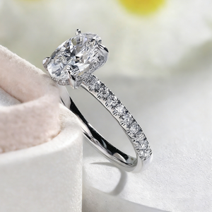 Anillo de compromiso SGARIT ovalado personalizado de oro blanco de 14k con medio pavé de diamantes cultivados en laboratorio VVS D de 2 quilates, joyería con certificado IGI para mujer - Product Image 2