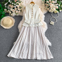 Robe de soirée élégante pour femme, style déesse, avec col montant à boucle métallique, empiècements en tweed et dentelle, en satin