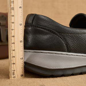 Mocassins en cuir pour hommes, bout rond, couleur unie, semelle extérieure en caoutchouc amorti, semelle intermédiaire en EVA, toutes saisons, chaussures confortables à enfiler - Product Image 2