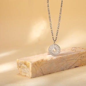 Collar de moneda ahuecado a la moda, eslabón de acero inoxidable, colgante de círculo Retro francés, clavícula de lujo con luz inspirada en el budismo - Product Image 6