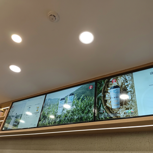 จอแสดงผล LED ความละเอียด 1080P ความสว่าง 7000cd 178 °   มุมมองการมองเห็น ระบบ CMS ในตัว สำหรับติดตั้งบนเพดานภายในอาคาร ใช้ในร้านค้าปลีก - Product Image 1
