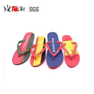 Claquettes promotionnelles pour la Fête Nationale, avec logo drapeau personnalisé, sandales de plage pour hommes et femmes, vente directe usine OEM ODM - Product Image 1