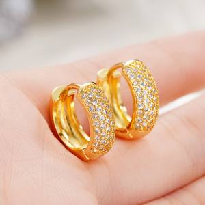 Orecchini a Cerchio Placcati Oro per Donna, Taglio Brillante Rotondo con Cristalli e Strass, Gioielli di Lusso per Uso Quotidiano, Placcatura 18K - Product Image 3