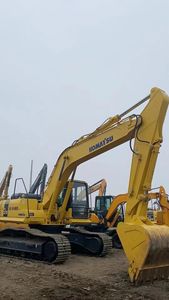 Excavatrice sur chenilles hydraulique Komatsu PC270 de 27 tonnes avec godet de terrassement, utilisée pour la construction et l'agriculture - Product Image 2