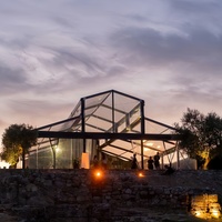 Tente de réception transparente Levo Tents pour 500 personnes, structure noire, pour événements intérieurs