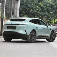 SUV électrique Avatr 11 flambant neuf, crossover de luxe de taille moyenne avec une autonomie de plus de 700 km et une puissance de 300 kW