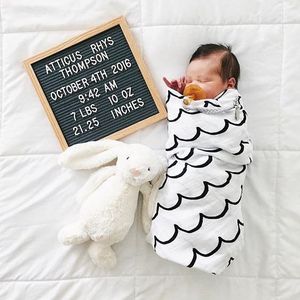 Tablero de Letras de Fieltro Negro con Marco de Madera de Roble de 10 x 10 con 340 Caracteres para Manualidades de Baby Shower - Product Image 3