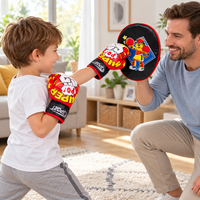 Ensemble de gants de boxe pour enfants avec deux gants jouets et fermeture à sangle de poignet, accessoire de jeu de rôle de boxe pour enfants à partir de 3 ans