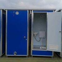 Cabine mobile préfabriquée en acier, toilettes extérieures multifonctionnelles modernes avec des caractéristiques en plastique de luxe pour quai ou usage en micro-maison