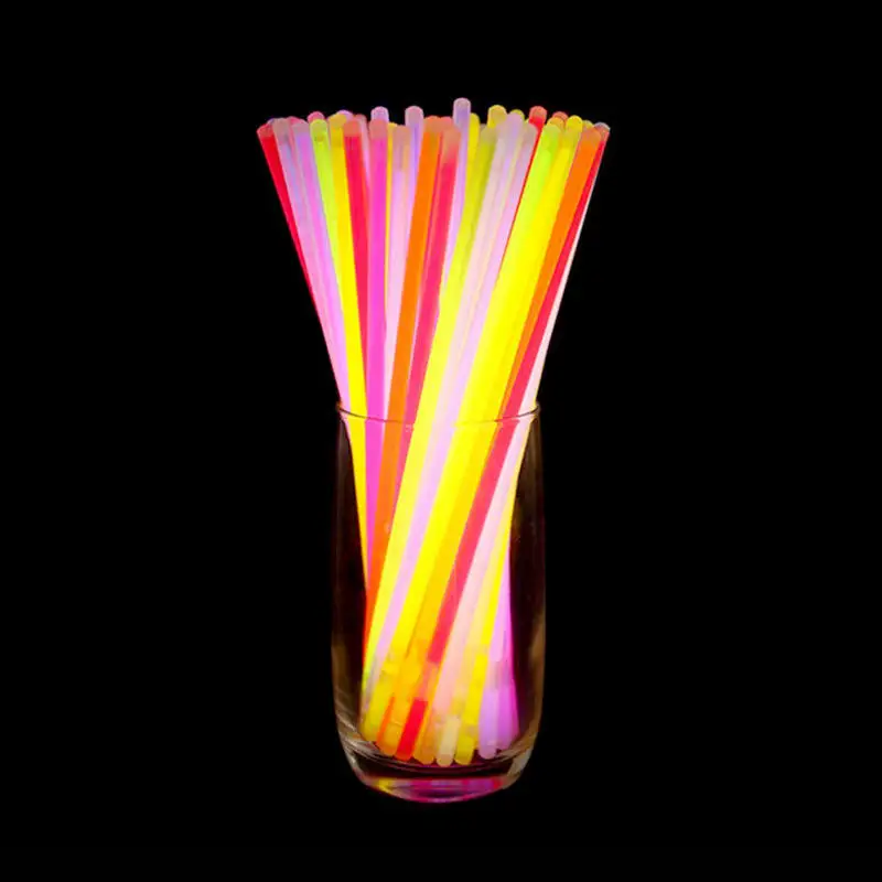 Tongkat lampu warna-warni sekali pakai, stik cahaya konser menyala dalam gelap 100 campur