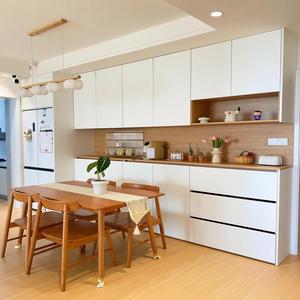 Aparador para Refrigerador con Altura Ajustable y Panel Trasero Ventilado para Cantina de Personal, Cocina Compartida y Espacio de Almacenamiento en el Comedor - Product Image 2