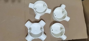 صندوق توصيل كهربائي دائري رباعي الاتجاهات من البي في سي مقاس 20 مم و25 مم - Product Image 3