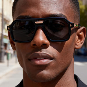 Nouvelles lunettes de soleil carrées pour hommes, monture en plastique noir et métal, protection UV400, verres de classe 2, style tendance haut de gamme - Product Image 4