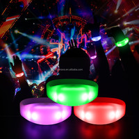 Bracelet lumineux promotionnel pour fêtes, avec télécommande LED, contrôle par application, 15 couleurs, contrôle DMX, bracelet clignotant