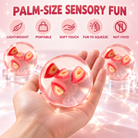 Balle anti-stress souple en plastique, faite à la main, à l'huile de coco et à la vaseline, à l'aspect fraise, hautement transparente, non rebondissante