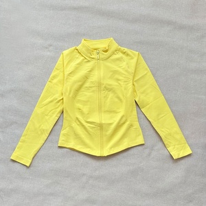 Ensemble de survêtement sportif personnalisé pour femme avec veste à fermeture éclair taille haute, legging et haut, idéal pour le sport, le fitness, la gym et le yoga - Product Image 5
