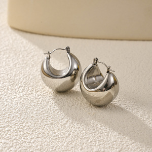 Luoyan 18K Or 316l Titane Acier <span class=keywords><strong>Lune</strong></span> Forme Boucles <span class=keywords><strong>D</strong></span>'oreilles En Acier Inoxydable Goutte <span class=keywords><strong>D</strong></span>'eau <span class=keywords><strong>Croissant</strong></span> Géométrique Personnalisé Boucles <span class=keywords><strong>D</strong></span>'oreilles - Product Image 2
