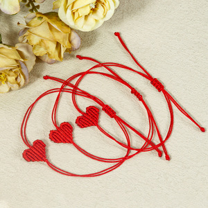 Pulsera Roja Hecha a Mano con Forma de Corazón Ajustable para Mujeres <span class=keywords><strong>y</strong></span> Niñas, Pulsera de <span class=keywords><strong>la</strong></span> <span class=keywords><strong>Amistad</strong></span> para Parejas, Accesorio para el Día de San Valentín - Product Image 4