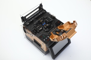 Máquina de empalme de pantalla táctil de fabricante chino, máquina de soldadura de fibra óptica de 4 motores, empalmadora Tumtec Comway - Product Image 3