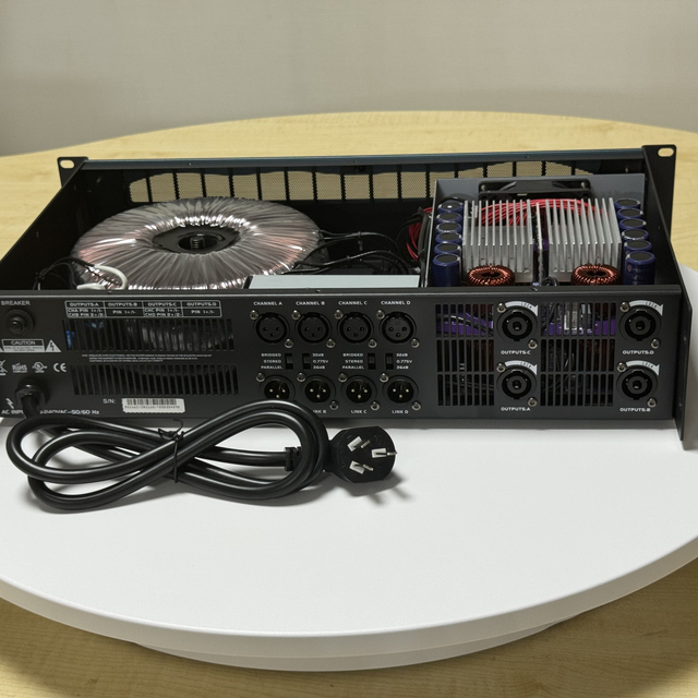 Hot Sales Wholesales RMS 600W 2U Class D 4-Channel Audio Power Amplifier 8Ω/4Ω Impedance with Metal Shell