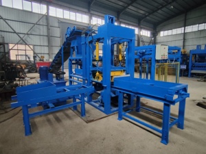 Máquina de fabricación de bloques de hormigón completamente automática a <span class=keywords><strong>precio</strong></span> de fábrica, línea de máquina de fabricación de ladrillos de bloques de cemento hueco - Product Image 4