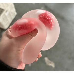Juguete Antiestrés de Mochi con Forma de Fresa Entera y Azúcar de Malta: Alivia el Estrés, Combate la Frustración, Juguete de Compresión de Rebote Lento - Product Image 3